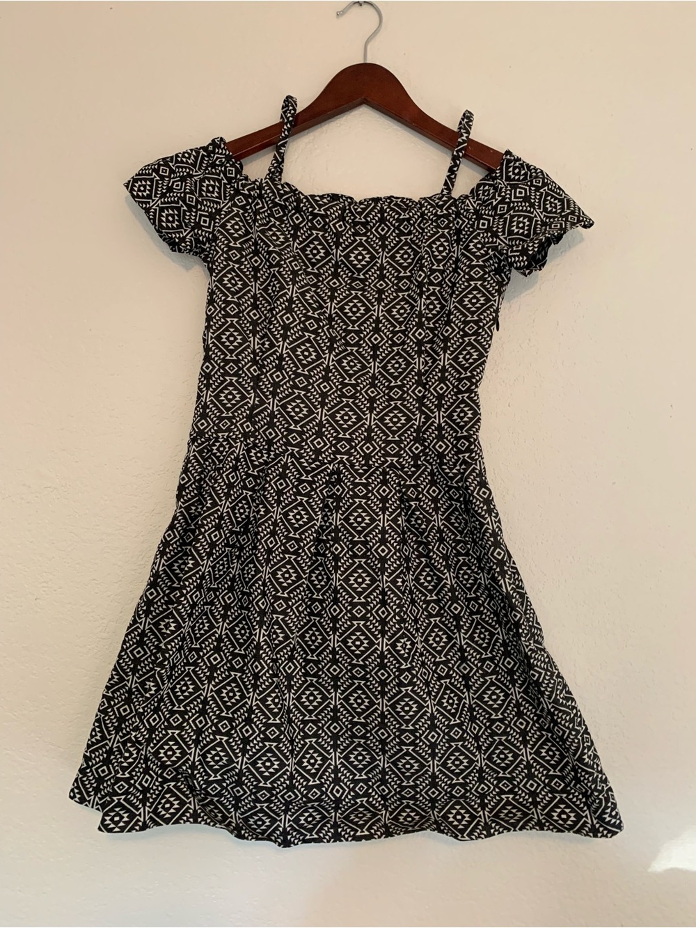 Cassidi Boutique Black & White Mini Dress Flutter Sleeves Straps | 34